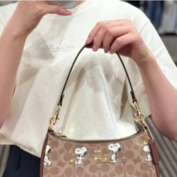 NWT Coach X Peanuts Teri Shoulder Bag In Signature Canvas With Snoopy Print - Picture 5 of 6